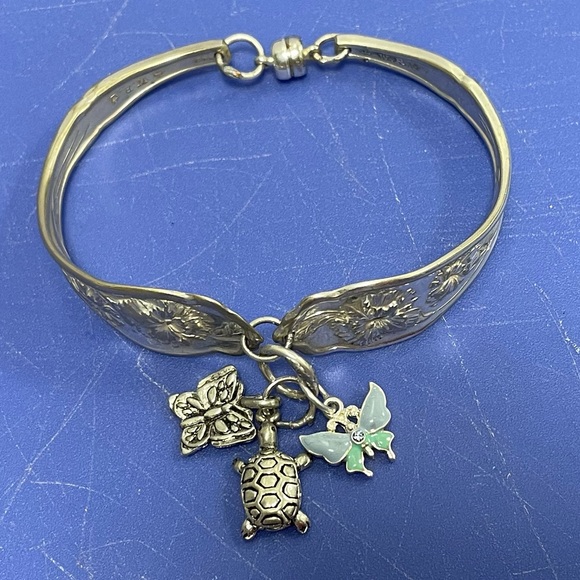 Vintage Artisan Butterfly & Turtle Charm Silver Spoon Bracelet Floral Pattern - Picture 3 of 10
